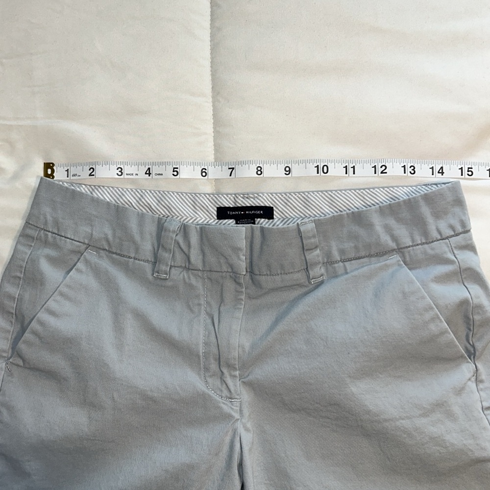 Tommy Hilfiger Shorts Women's Size 4 Gray Chinos - Picture 2 of 8